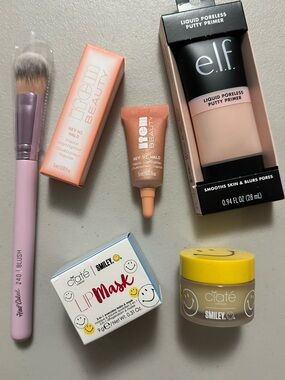 New Makeup Bundle - lip mask, highlighter, primer, blush brush